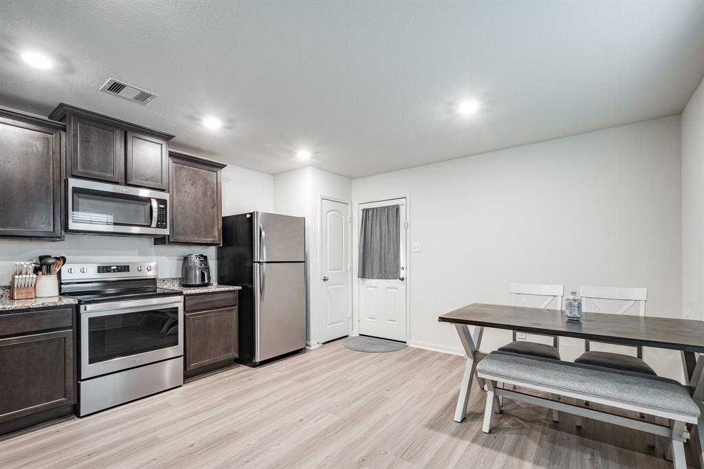 5806 Sapphire Lagoon Road, Baytown, Texas image 13