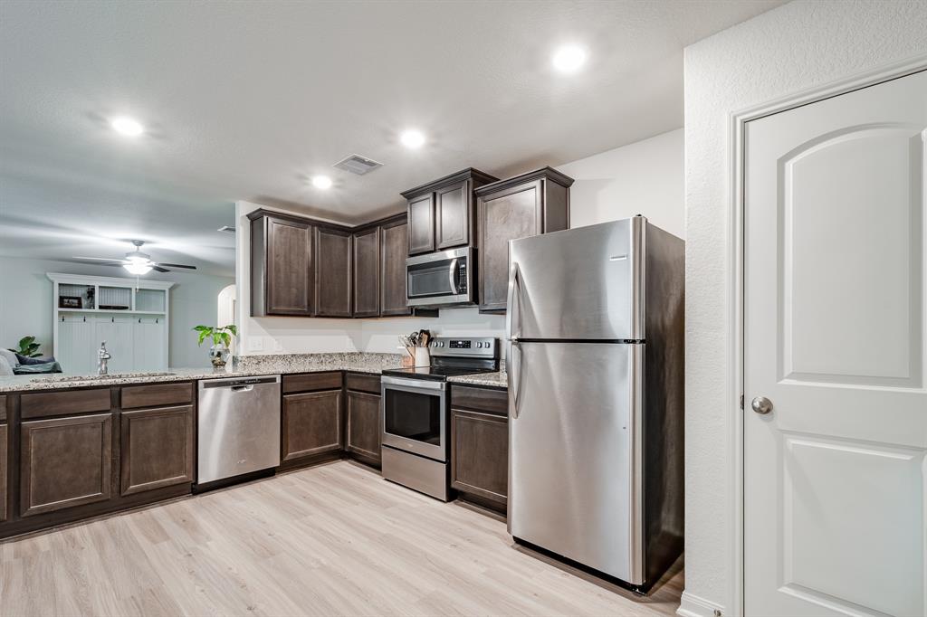 5806 Sapphire Lagoon Road, Baytown, Texas image 14