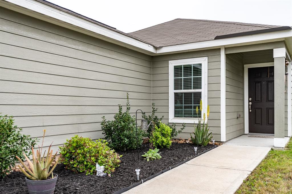 5806 Sapphire Lagoon Road, Baytown, Texas image 5