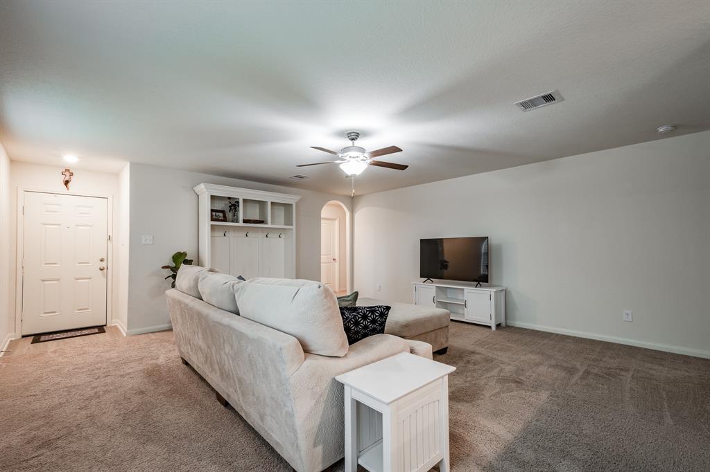 5806 Sapphire Lagoon Road, Baytown, Texas image 7