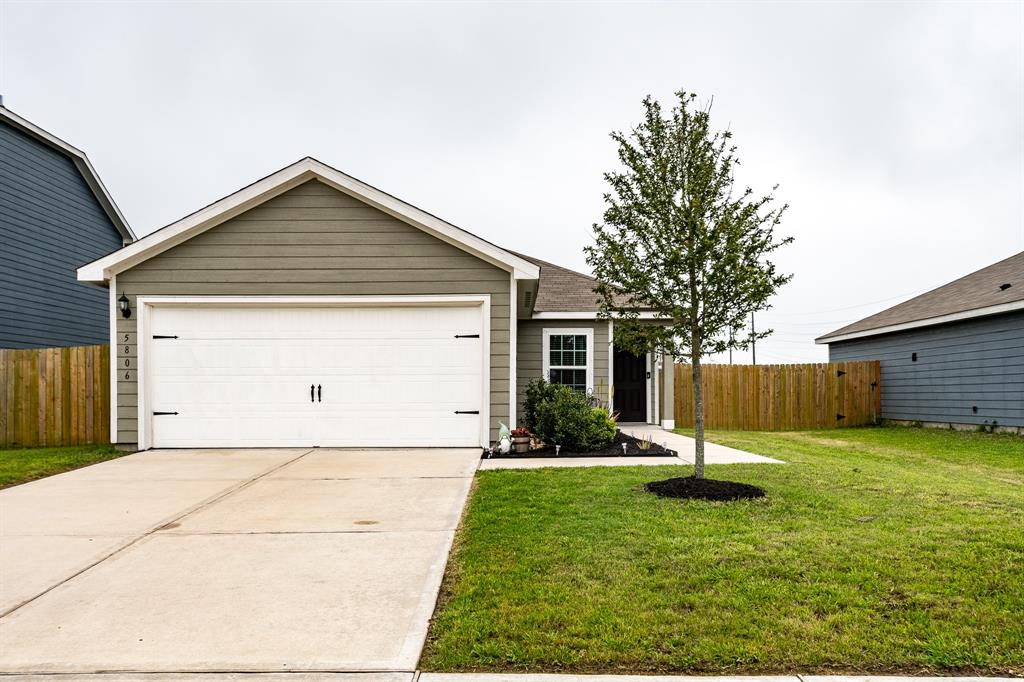 5806 Sapphire Lagoon Road, Baytown, Texas image 2