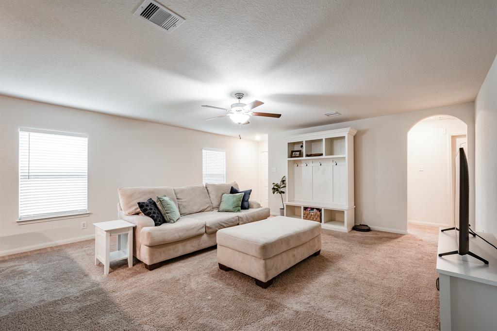 5806 Sapphire Lagoon Road, Baytown, Texas image 8