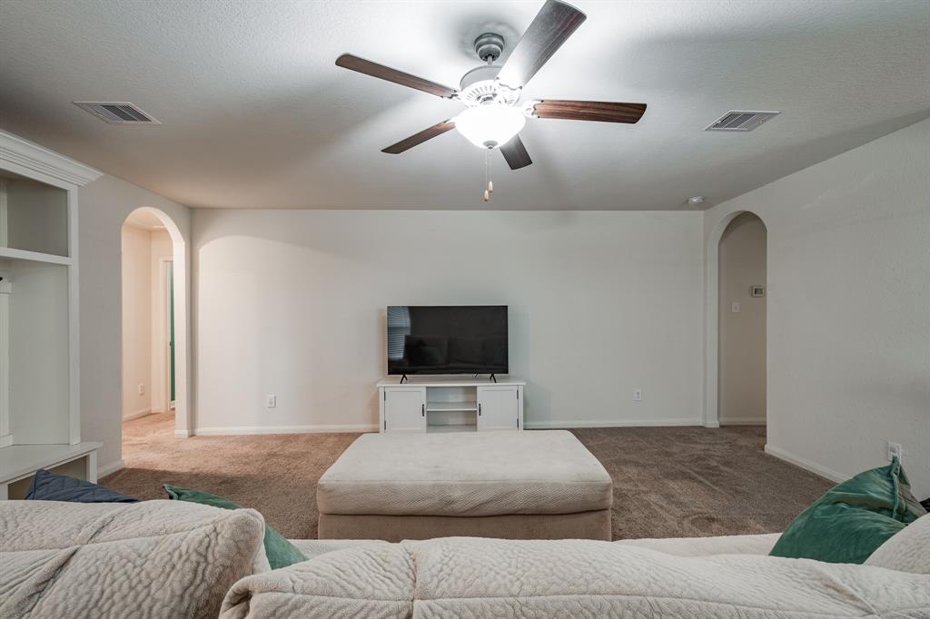 5806 Sapphire Lagoon Road, Baytown, Texas image 9