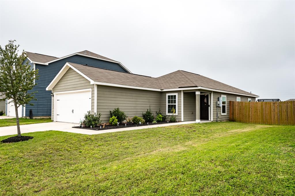 5806 Sapphire Lagoon Road, Baytown, Texas image 1