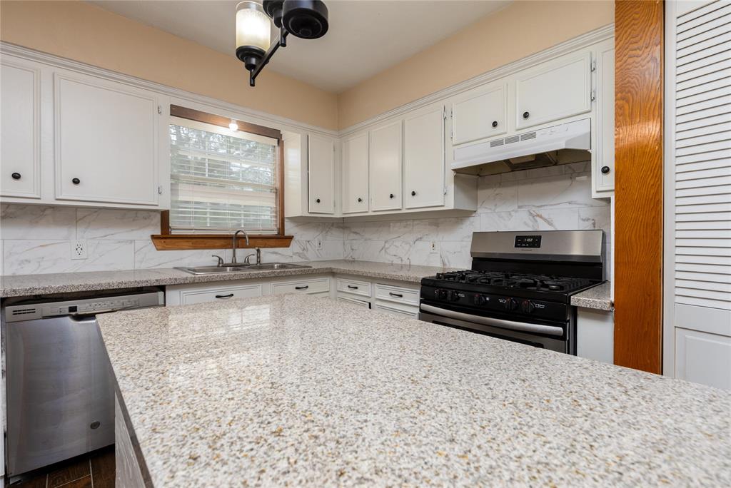 2100 Rosille Drive, Baytown, Texas image 11