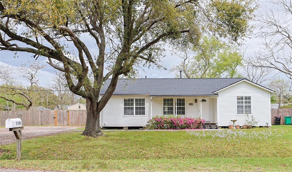 2100 Rosille Drive, Baytown, Texas image 1