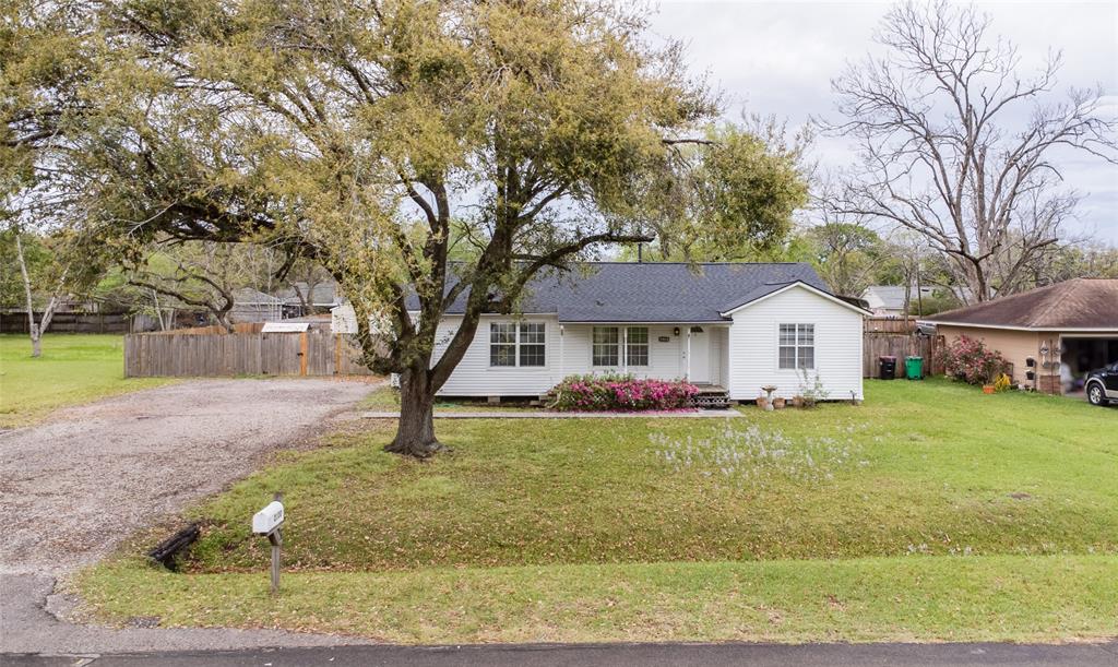 2100 Rosille Drive, Baytown, Texas image 2