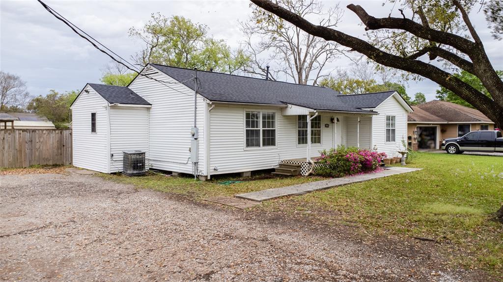 2100 Rosille Drive, Baytown, Texas image 3