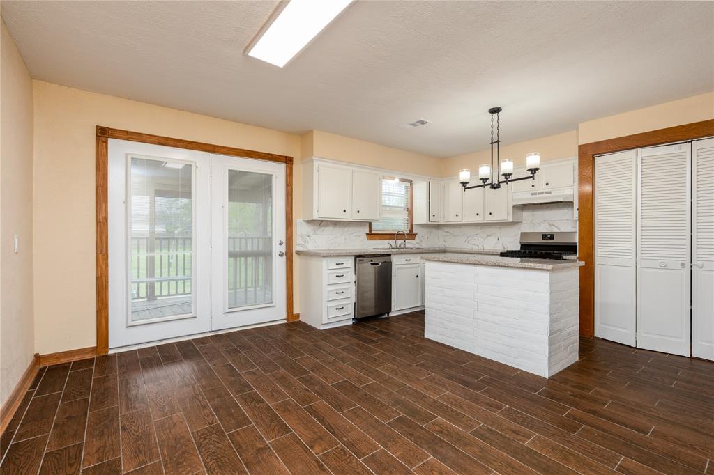 2100 Rosille Drive, Baytown, Texas image 12