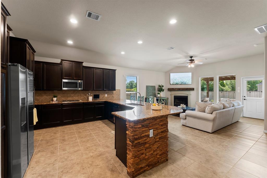 120 Brooke Addison Court, Montgomery, Texas image 10