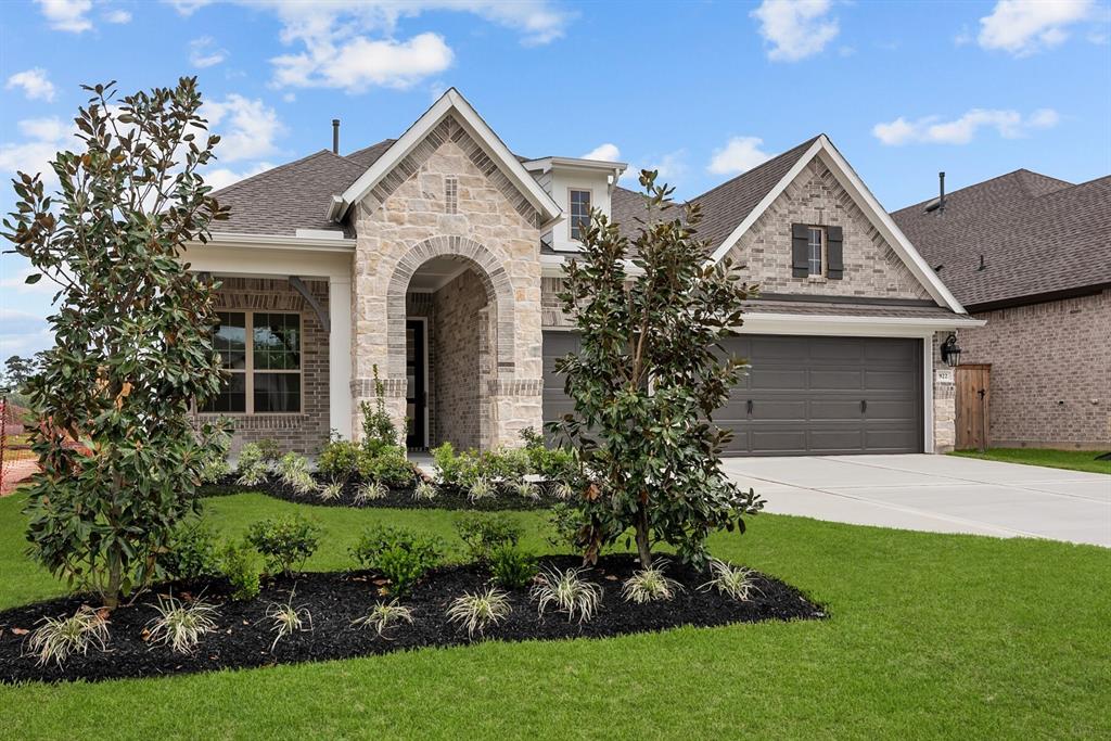 922 Raindrop Creek Court, Conroe, Texas image 1