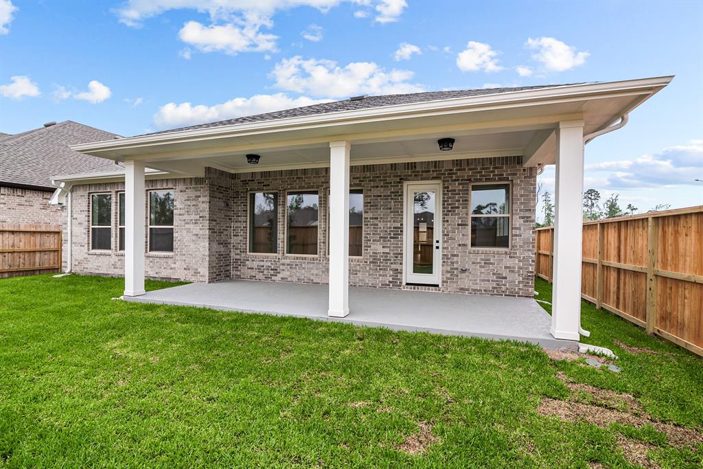 922 Raindrop Creek Court, Conroe, Texas image 10