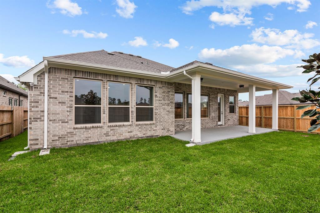 922 Raindrop Creek Court, Conroe, Texas image 8