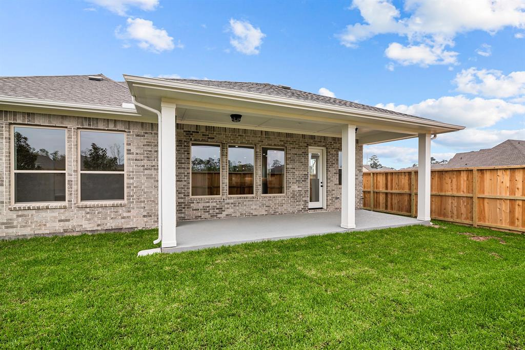 922 Raindrop Creek Court, Conroe, Texas image 9