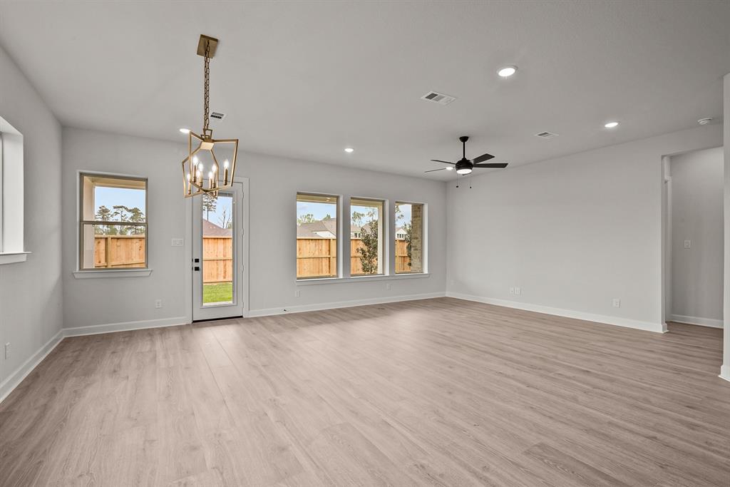 922 Raindrop Creek Court, Conroe, Texas image 31