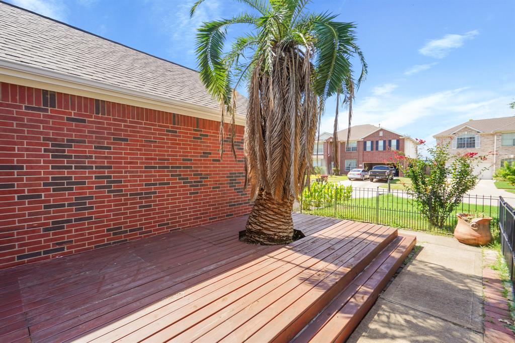 16531 Cypress Bridge Drive, Cypress, Texas image 4