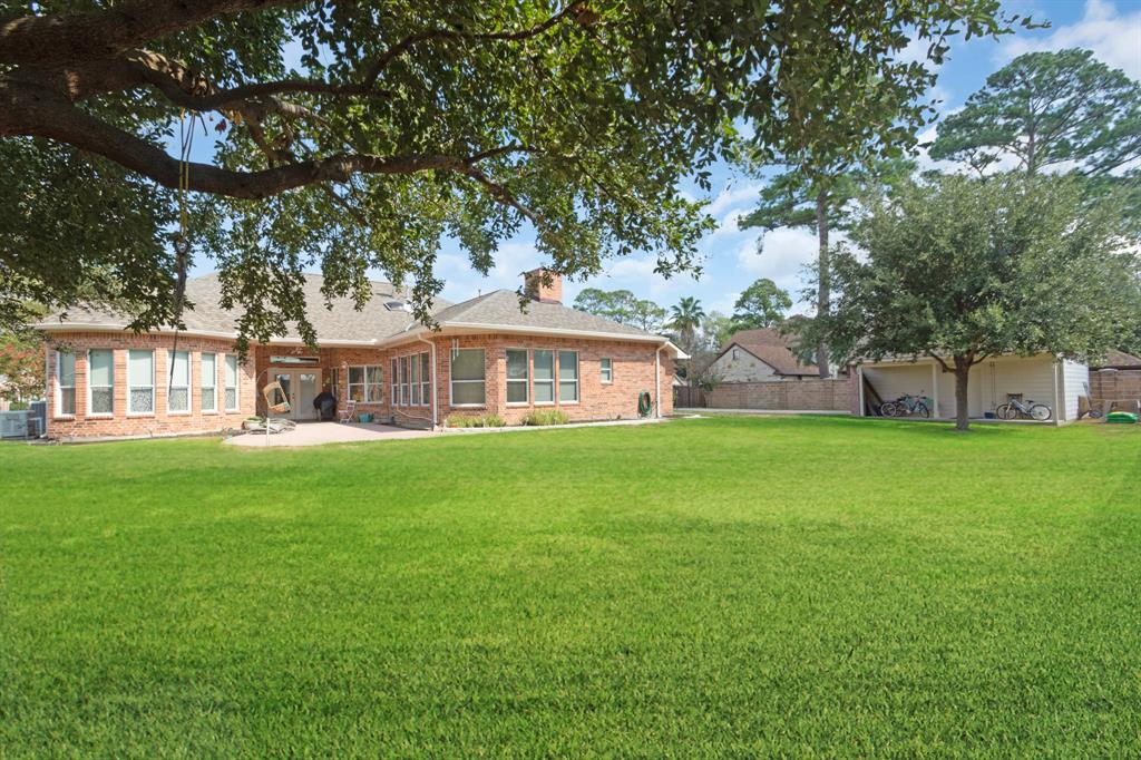 111 Whites Lake Estates Drive, Highlands, Texas image 7