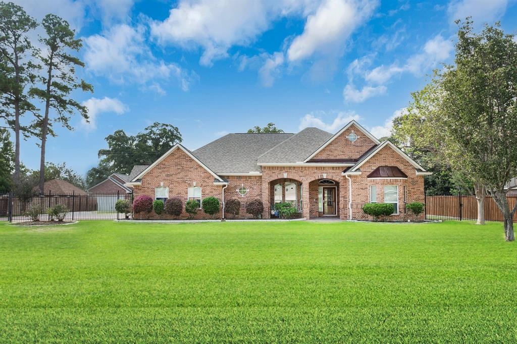 111 Whites Lake Estates Drive, Highlands, Texas image 1