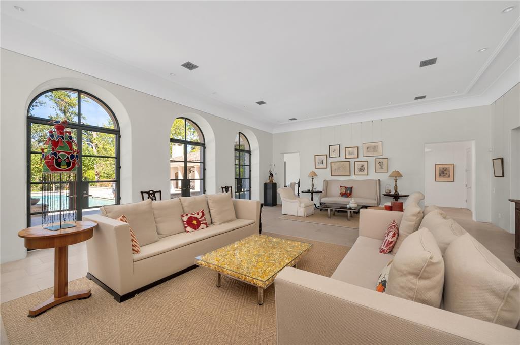 119 Carnarvon Drive