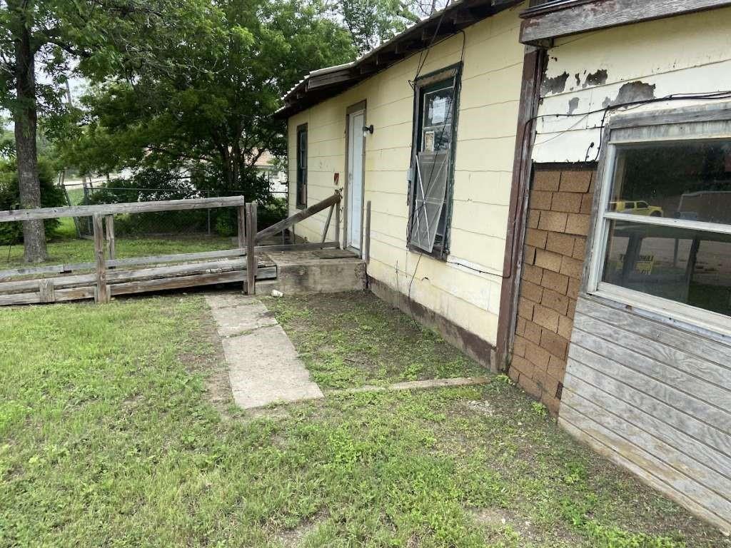 409 W 4th Street, Coleman, Texas image 2