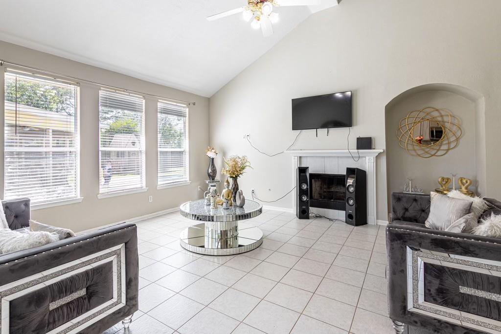8927 Green Ray Drive, Houston, Texas image 11