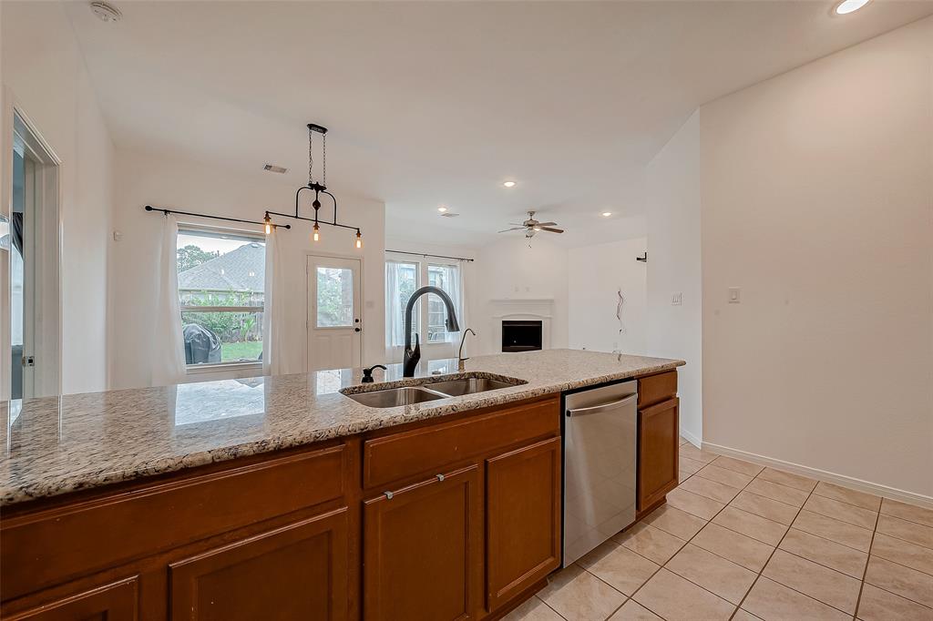 5339 Glenfield Spring Lane, Spring, Texas image 11