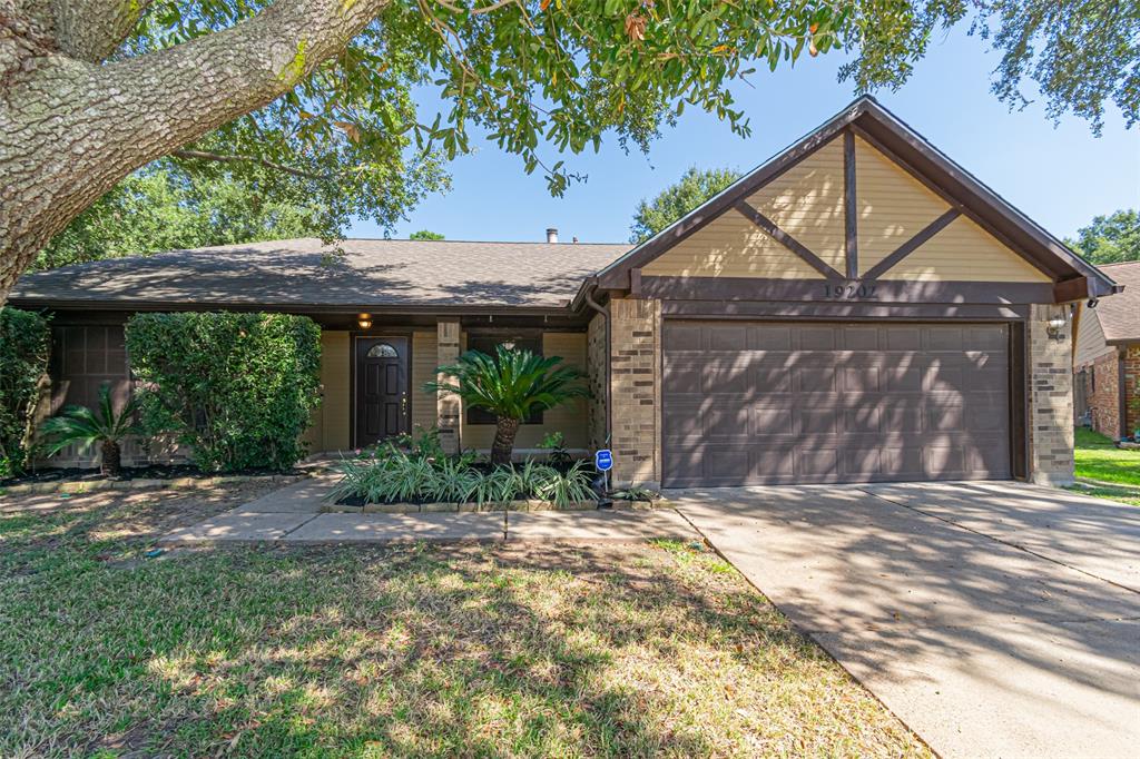 19202 Bristlestar Drive, Katy, Texas image 2