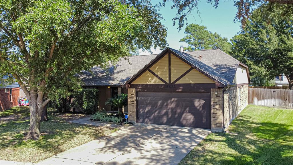 19202 Bristlestar Drive, Katy, Texas image 3