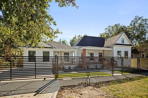2302 Sumpter Street Houston TX 77026