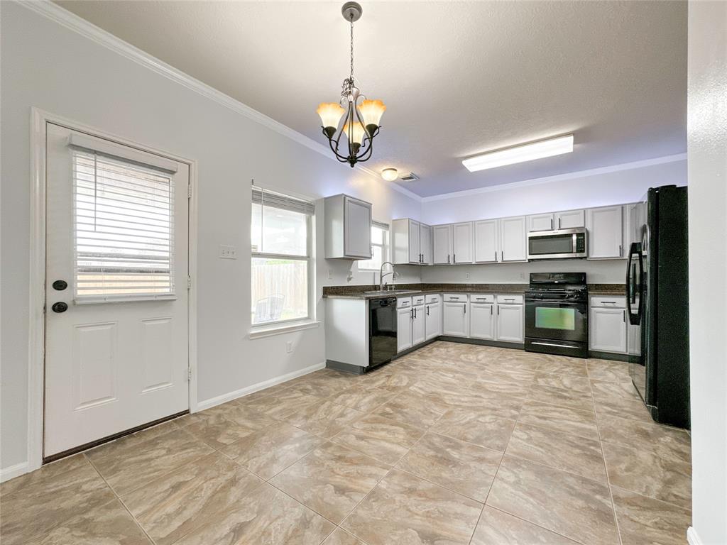 7242 Foxcrest Lane, Humble, Texas image 12
