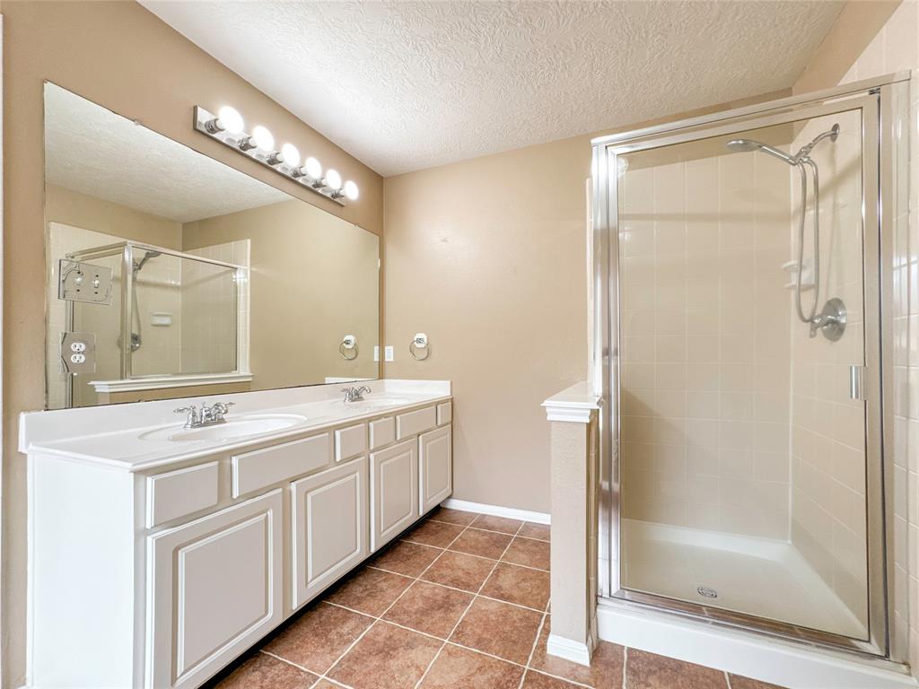 7242 Foxcrest Lane, Humble, Texas image 33