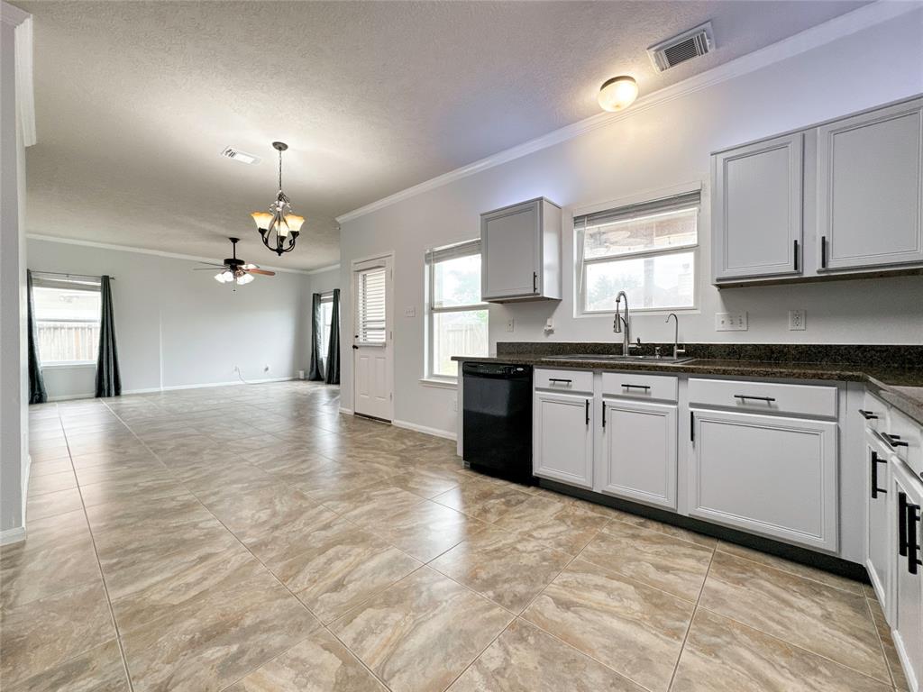 7242 Foxcrest Lane, Humble, Texas image 14