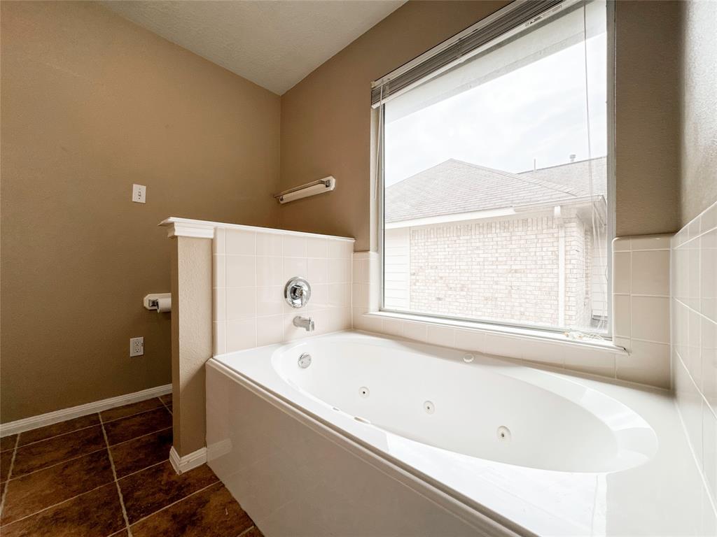 7242 Foxcrest Lane, Humble, Texas image 35