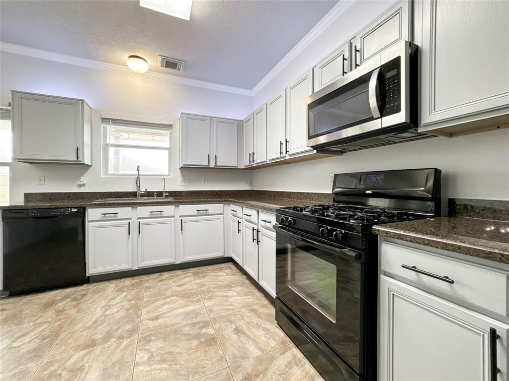 7242 Foxcrest Lane, Humble, Texas image 16