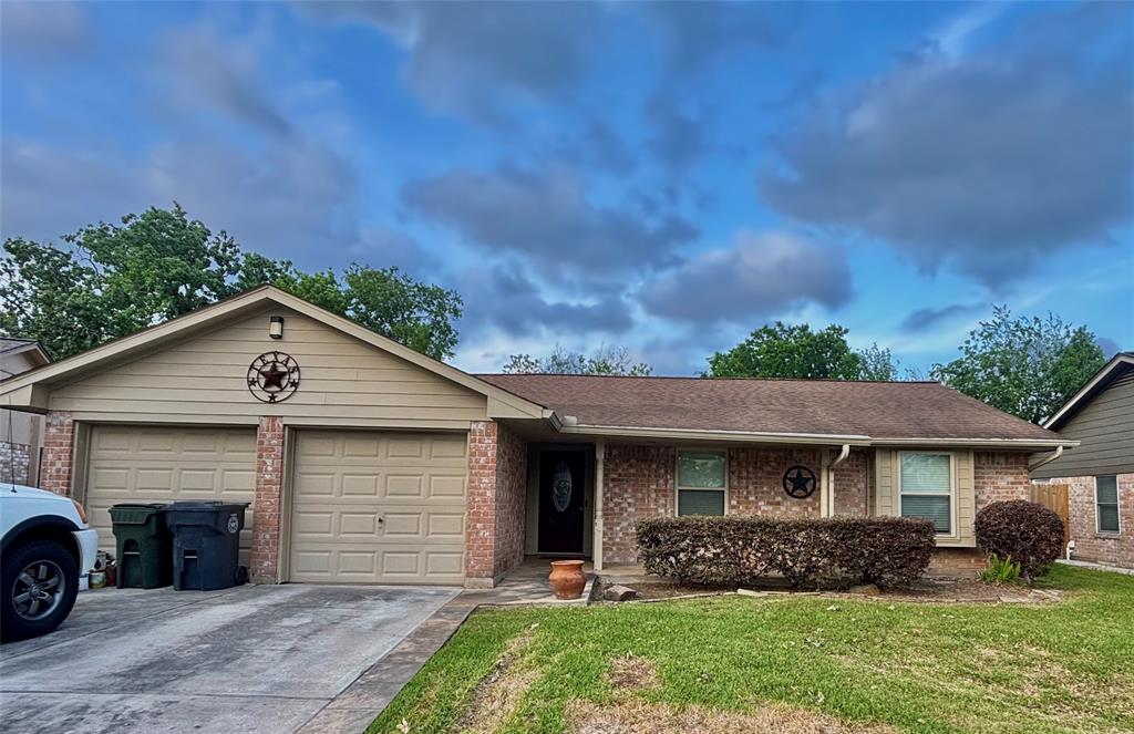 13642 Greenridge Drive, Sugar Land, Texas image 1