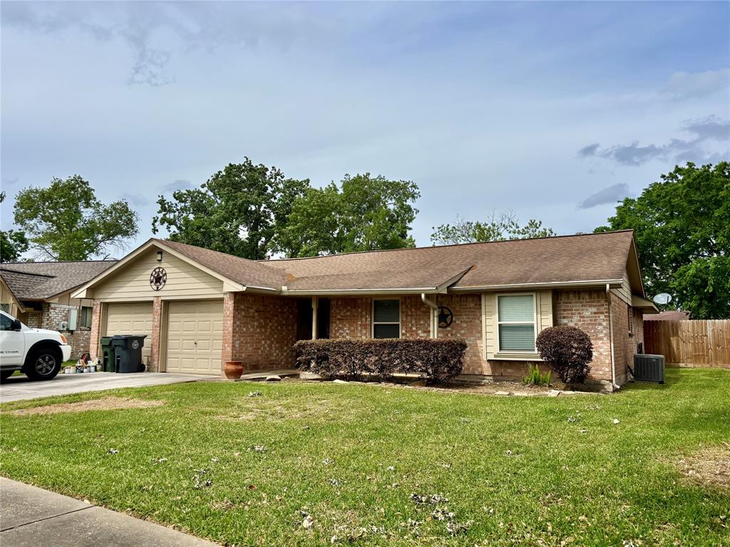 13642 Greenridge Drive, Sugar Land, Texas image 2