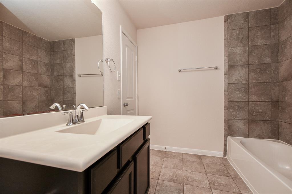10826 Lake Thomas Drive, Needville, Texas image 26