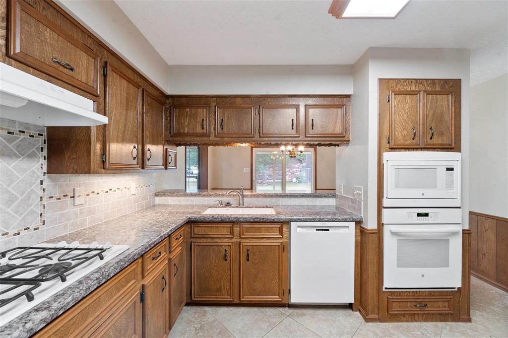 534 W Hufsmith Road, Tomball, Texas image 11