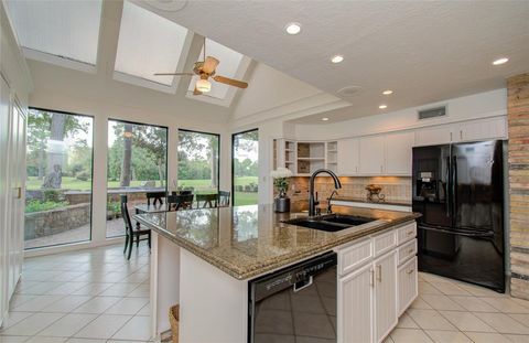 Single Family Residence in Houston TX 5919 Bermuda Dunes Drive 14.jpg