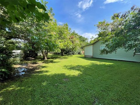 A home in Clute