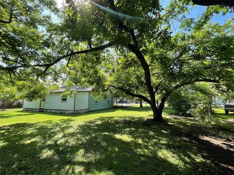 A home in Clute