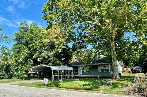 A home in Clute