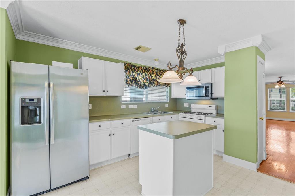 6107 Kings Oaks Lane, Humble, Texas image 9