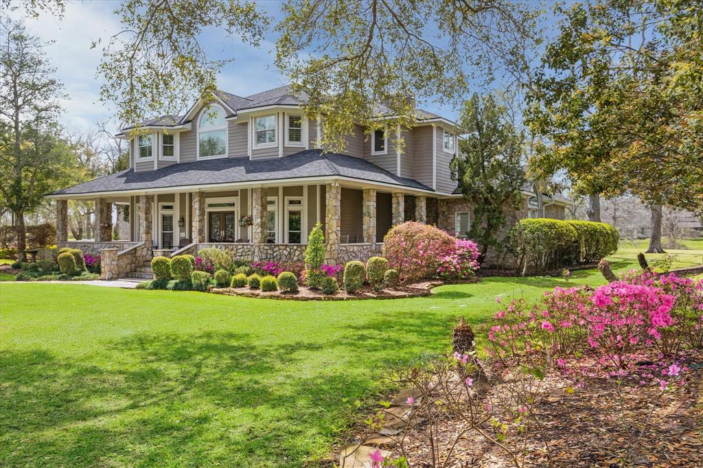6111 Creekview Drive