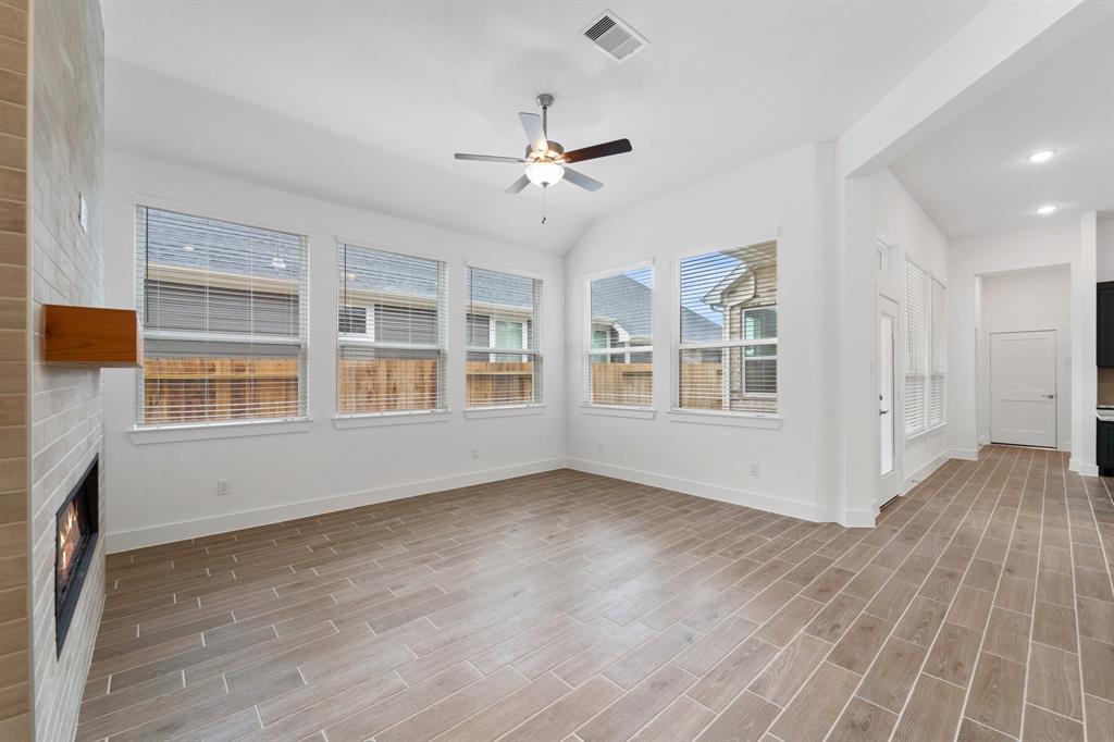 11811 South Pavillion Drive, Mont Belvieu, Texas image 5