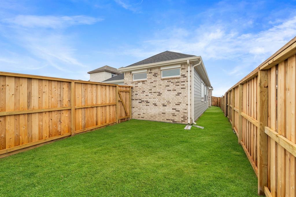 11811 South Pavillion Drive, Mont Belvieu, Texas image 27