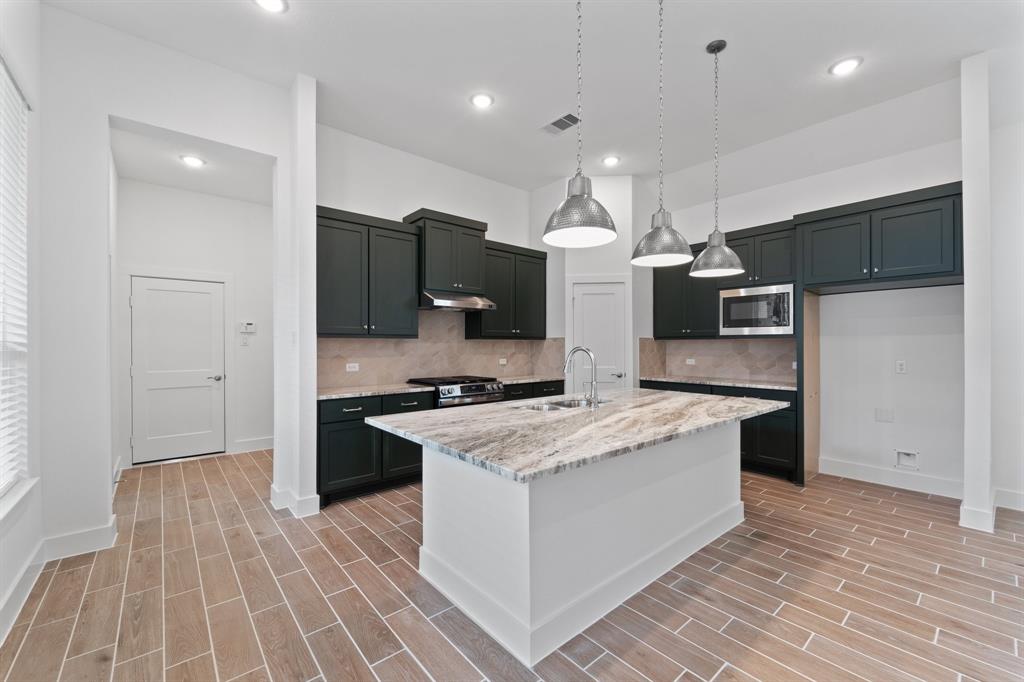 11811 South Pavillion Drive, Mont Belvieu, Texas image 8