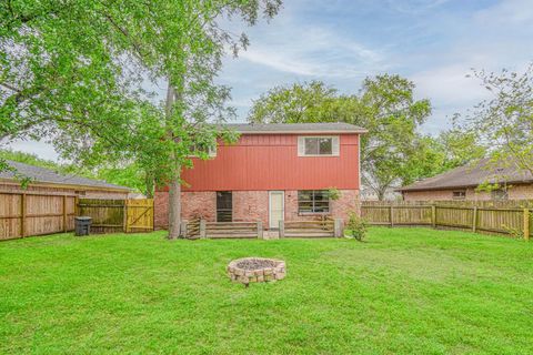Single Family Residence in Spring TX 7114 Briarfield Drive 8.jpg