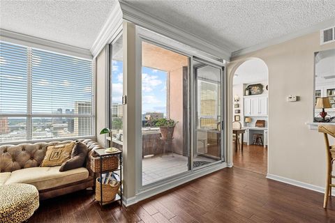 Photo of 5150 Hidalgo Street #1702, Houston, TX 77056 (MLS # 92483242)