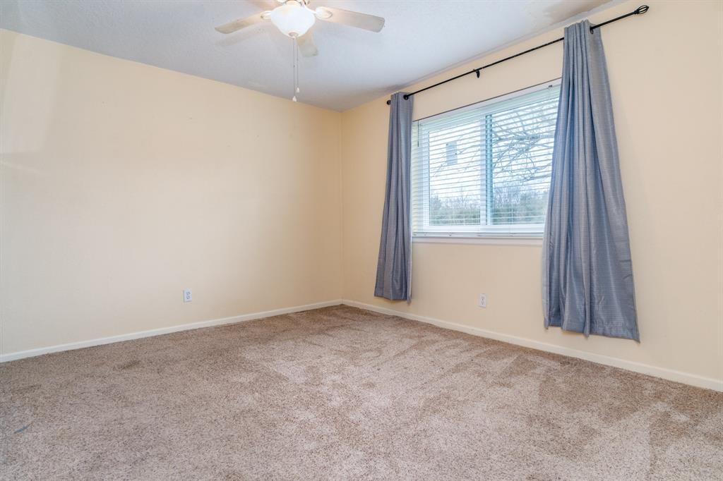 7129 Beechwood Drive, Angleton, Texas image 12